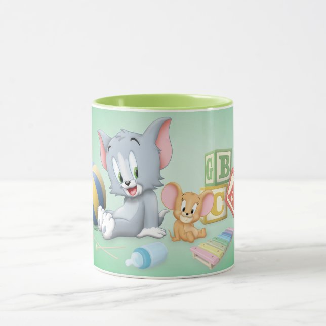 Caneca Criança Tom e Jerry Brincando com Brinquedos (Centro)