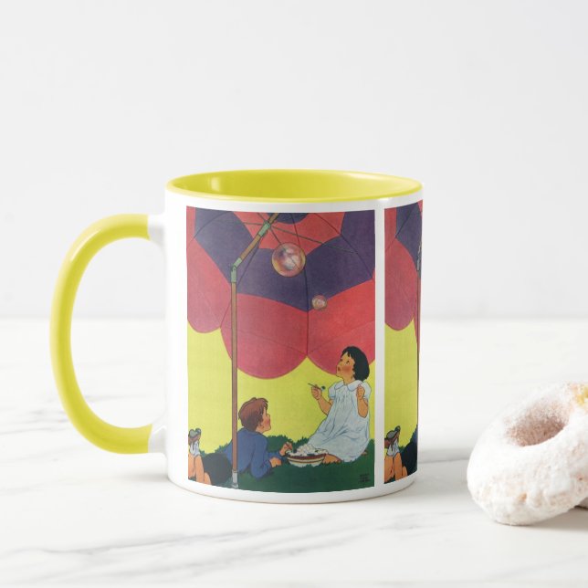 Caneca Crianças Antigas Sopram Bolhas Sob um Guarda-Chuva (Com Donut)