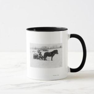 Caneca Crianças na fotografia tirada pônei do trenó