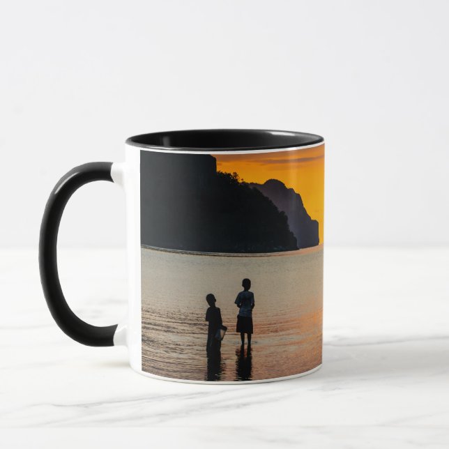 Caneca Crianças Pescando Ao Pôr do Sol (Esquerda)