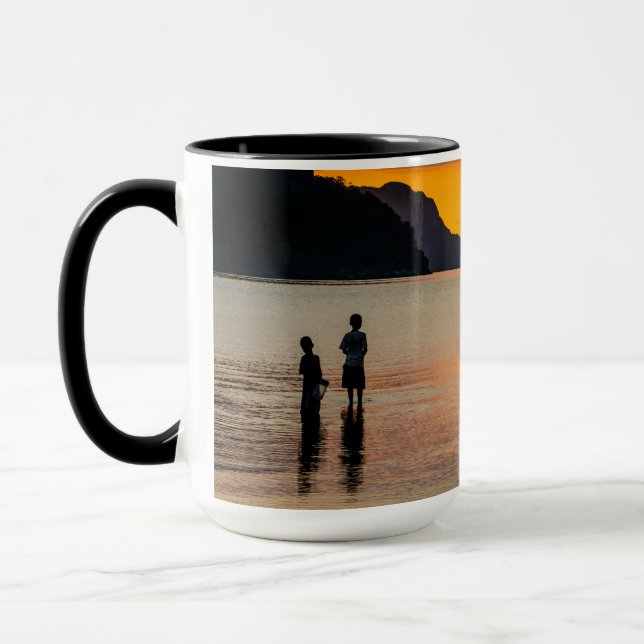 Caneca Crianças Pescando Ao Pôr do Sol (Esquerda)
