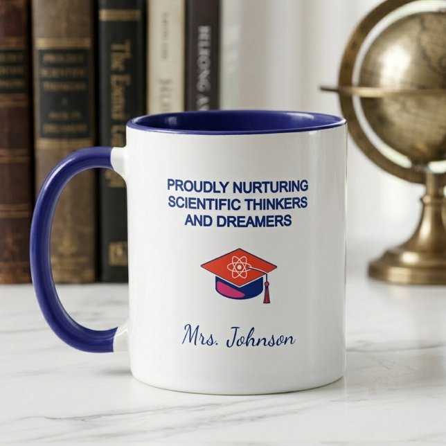 Caneca Cultivando Pensadores Científicos e Sonhadores com (Criador carregado)