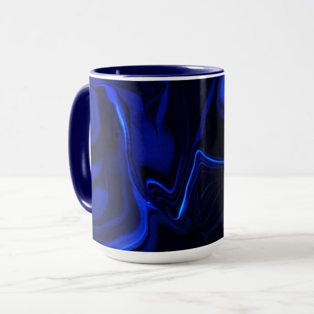 Caneca Curvas azuis em imagem escura. (Frente Esquerda)