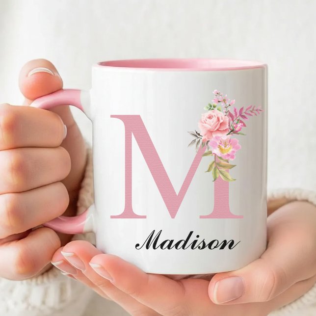 Caneca Custom Pink Roses Mug Birthday Gift for Her or Mom (Custom Pink Roses Mug Birthday Gift for Her, Rose Floral Initial Name Mug Graduation Gift for Her)