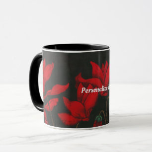 Caneca Cyclamen vermelho vívido em um fundo do preto