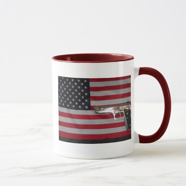 Caneca da bandeira americana e da arma (Direita)