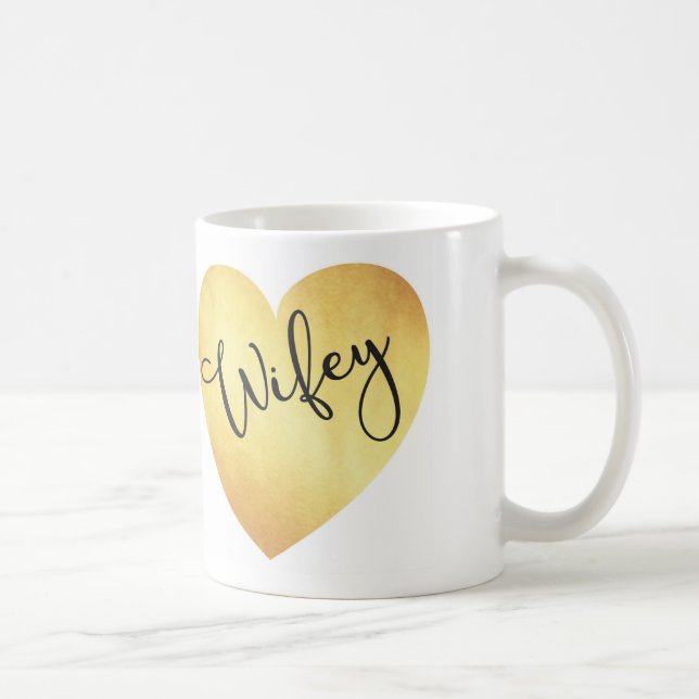 caneca da caligrafia do wifey com coração da folha (Direita)