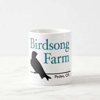 Caneca da fazenda do Birdsong - andorinha