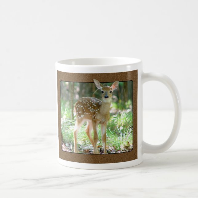 Caneca da jovem corça dos cervos de Whitetail (Direita)