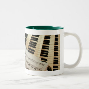 Caneca da música de órgão da tubulação