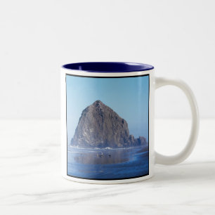 Caneca da rocha do monte de feno