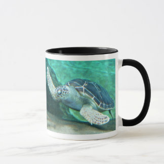 Caneca da tartaruga de mar verde