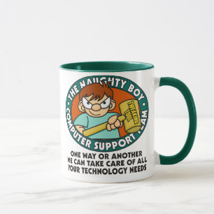 Caneca da tecnologia do computador do menino