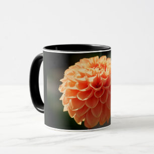 Caneca Dália de Luz Laranja – Fotografia Floral de Arte F