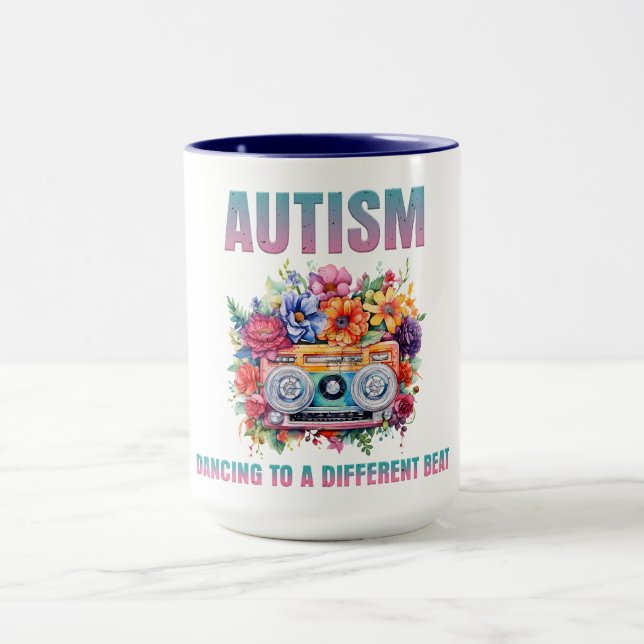 Caneca Dançando em outro batimento. Consciência do Autism (Centro)