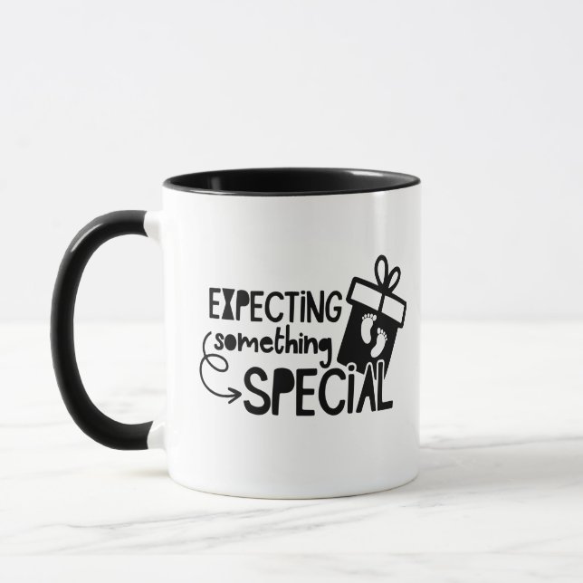 Caneca de arte com palavras para anúncio de bebê f (Esquerda)