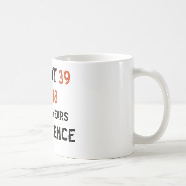 Caneca De Café 39th design do aniversário (Direita)