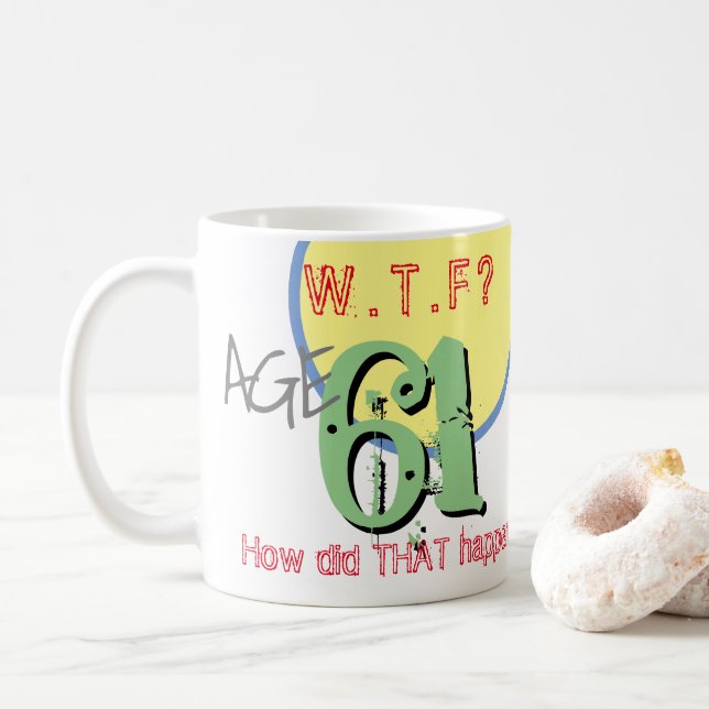Caneca De Café 61 anos. WTF? Como isso aconteceu? Coffee Mug (Com Donut)