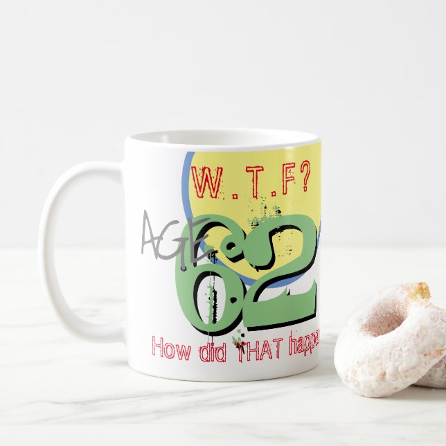 Caneca De Café 62 anos. WTF? Como isso aconteceu? Coffee Mug (Com Donut)