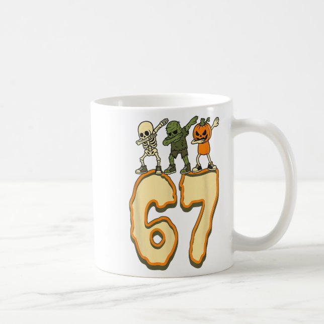 Caneca De Café 67 Meme de Halloween 6 7 Números Seis Sete Criança (Direita)