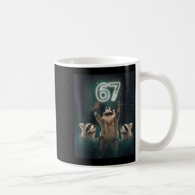 Caneca De Café 67 Meme Guaxinim Uivando Para A Lua 6 7 Engraçado  (Direita)