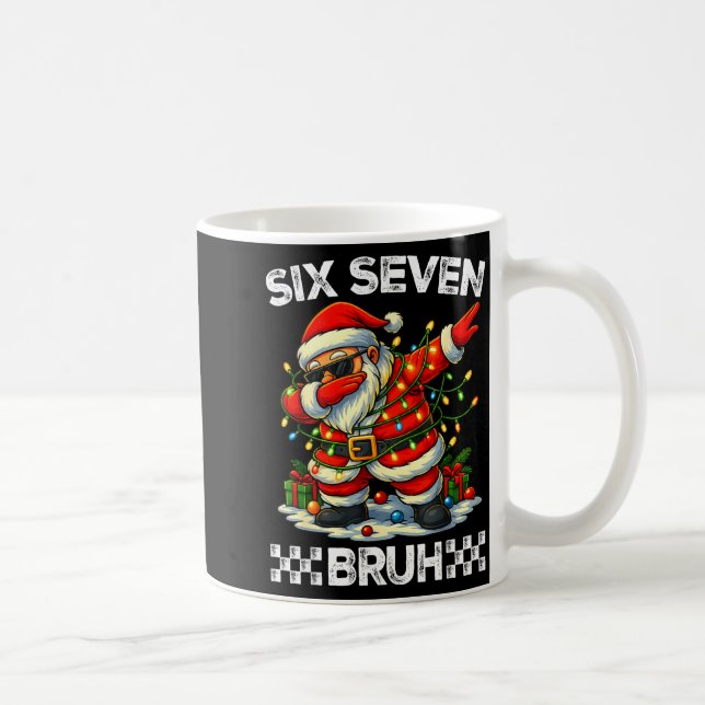 Caneca De Café 67 Six Seven Bruh Funny Christmas Dabbing Santa 6  (Direita)