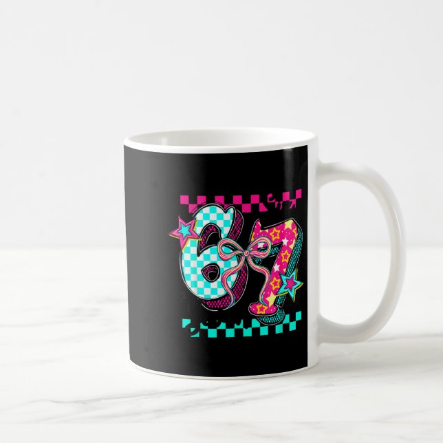Caneca De Café 67 Six Seven Coquette Bow Funny Meme Number Slang  (Direita)