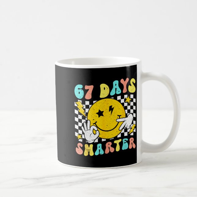 Caneca De Café 67th Day Of School Shirt 67 Days Smarter Teacher B (Direita)