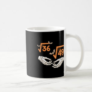 Caneca De Café 6 7 Matemática do Halloween Raiz Quadrada 67 Meme 