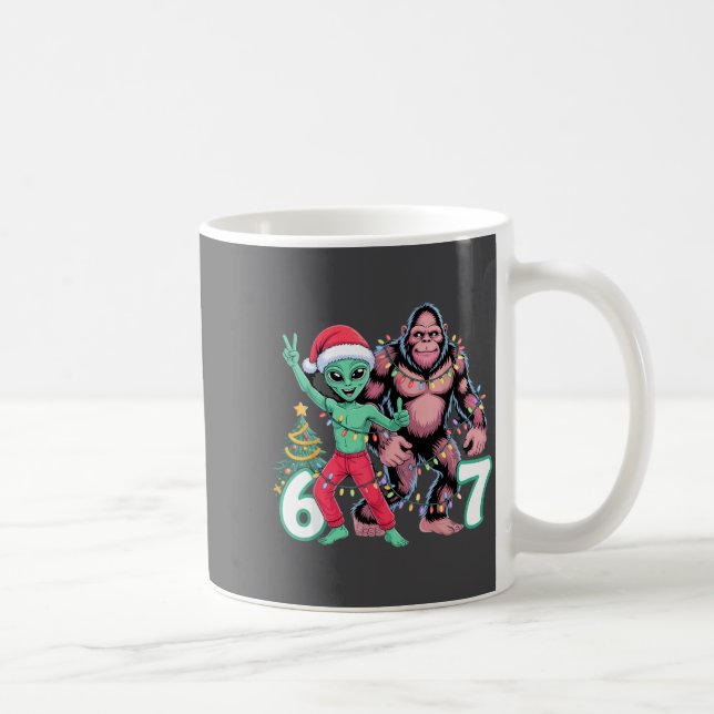 Caneca De Café 6 7 Meme Christmas Alien Sasquatch Six Seven Fun  (Direita)