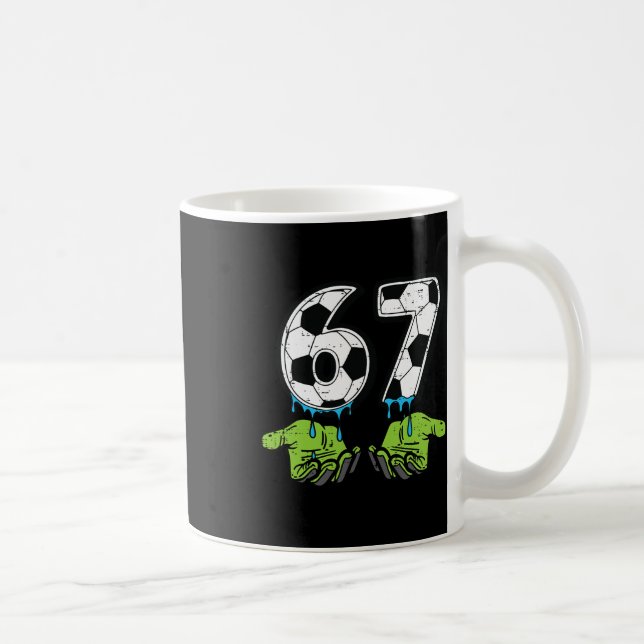 Caneca De Café 6 7 Meme Futebol Gotejamento Engraçado 67 Seis Set (Direita)