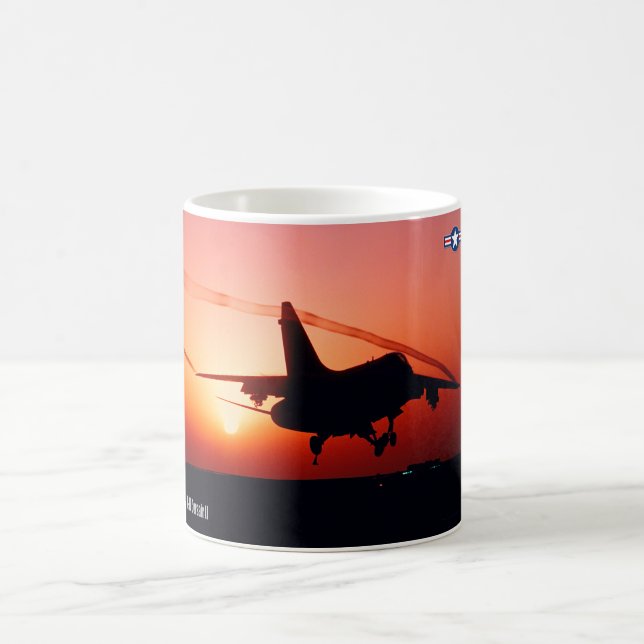 CANECA DE CAFÉ A-7E CORSAIR II (Centro)