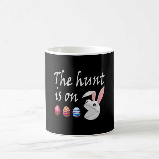 Caneca De Café A caça é na Caça do Ovo de Coelho Páscoa (Centro)
