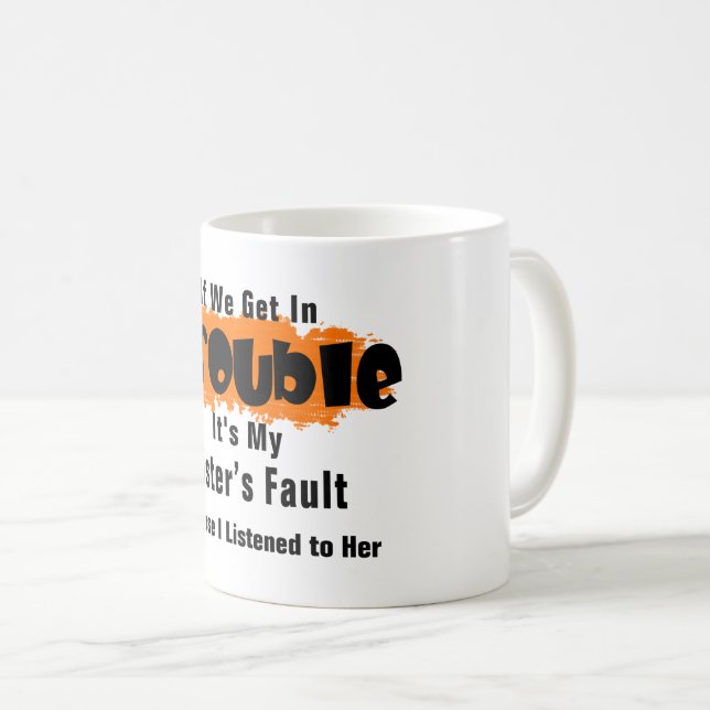 Caneca De Café A culpa da minha irmã é engraçada. (Frente Esquerda)