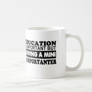 Caneca De Café A educação é importante mas conduzindo um mini…