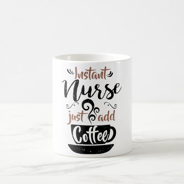 Caneca De Café A enfermeira imediata apenas adiciona o café (Centro)