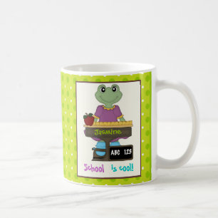 Caneca De Café A escola é legal! Sapo em sua mesa de volta à