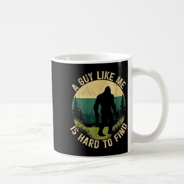 Caneca De Café A Guy Like Me Is Hard To Find, Funny Bigfoot  (Direita)