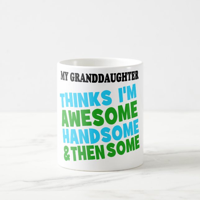 Caneca De Café A neta acha que o vovô é incrível (Centro)