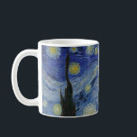 Caneca De Café A Noite Estrelada de Van Gogh: O Turbilhão de Sonh<br><div class="desc">A icônica "Noite Estrelada", de Vincent van Gogh, é um trabalho de arte hipnotizante que capta o poder expressivo de um céu noturno giro. As escovas velhas e giratórias criam uma tapeçaria vibrante de blues, amarelos e brancos, representando a expansão celeste cheia de estrelas cintilantes e uma lua crescente luminosa....</div>