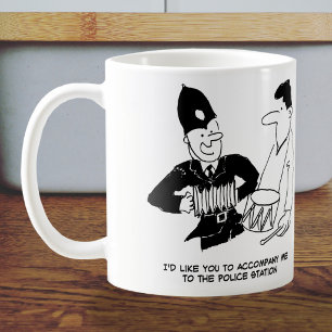 Caneca De Café A polícia quer que o Homem o acompanhe
