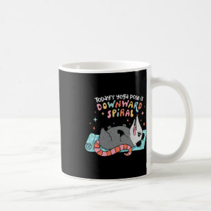 Caneca De Café A postura de yoga de hoje é espiral descendente