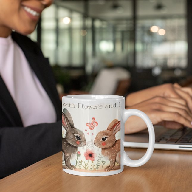 Caneca De Café A vida bonita é melhor com coelhos coelhos (Criador carregado)