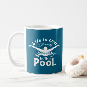 Caneca De Café A Vida Dos Nadadores É Legal Na Piscina