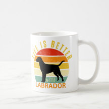 A vida é melhor com um labrador preto, um cão ao l