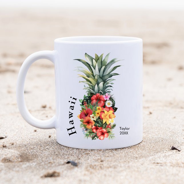 Caneca De Café Abacaxi tropical do Havaí com flores, nome da famí (Criador carregado)