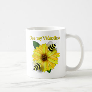 Caneca De Café Abehas Melíferas se Encontrando na Flor Amarela