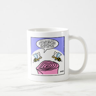 Caneca De Café Abelhas Engraçadas De Cartoon Cheirando A Um Jardi