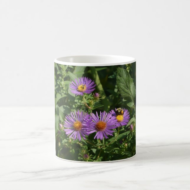 Caneca De Café Abelhas Trabalhando Em Aster Blossomo (Centro)