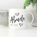 Caneca De Café Abuela Estabeleceu Vovó<br><div class="desc">Crie uma doce marca para a vovó com este simples design que apresenta "Abuela" em letras desenhadas à mão,  acentuadas com corações. Personalize com o ano em que ela se tornou avó por um Dia de as mães fofo ou presente de anúncio de gravidez.</div>